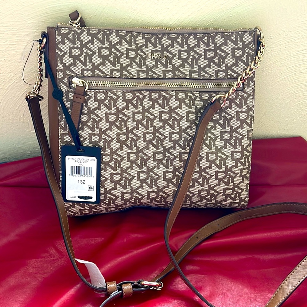 Women’s DKNY purse. Cross Body